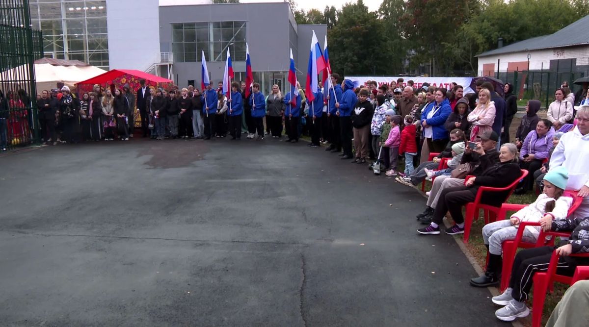 В Орле открыли новую большую спортплощадку! В Орле открыли новую большую спортплощадку!
