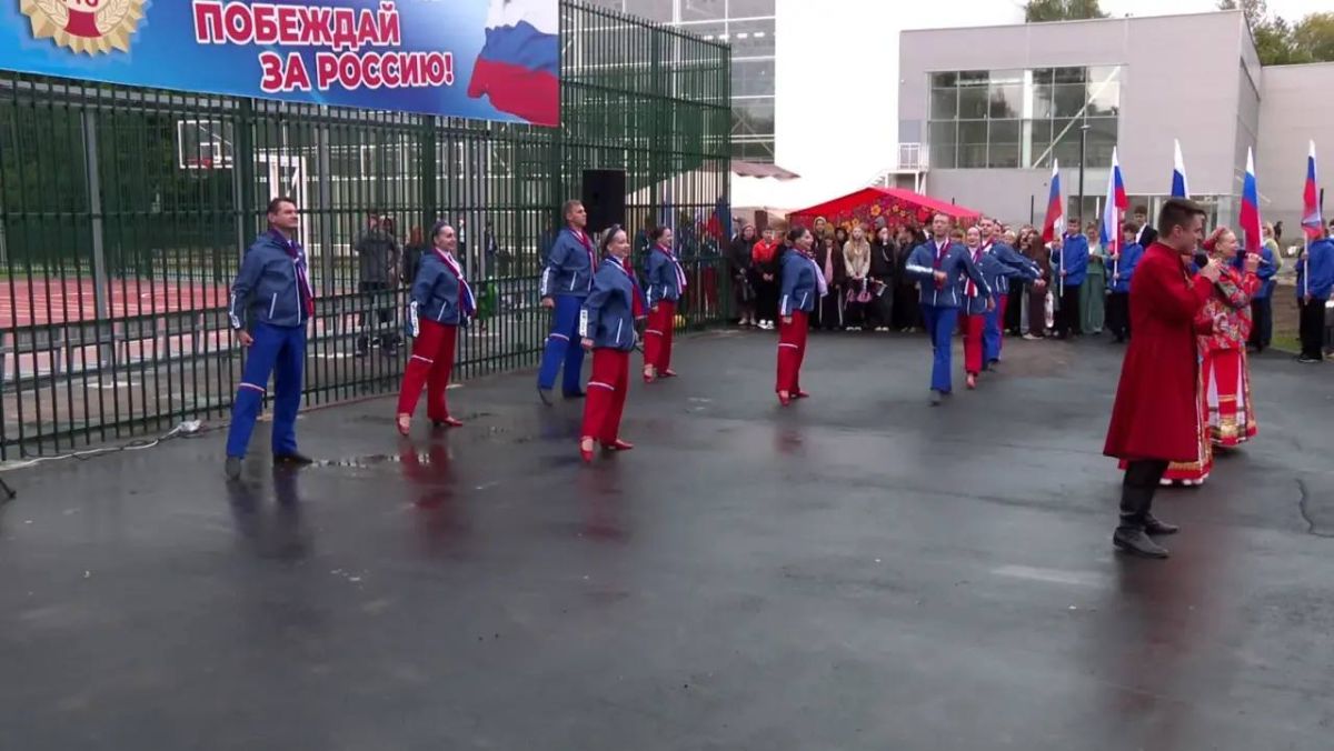 В Орле открыли новую большую спортплощадку! В Орле открыли новую большую спортплощадку!