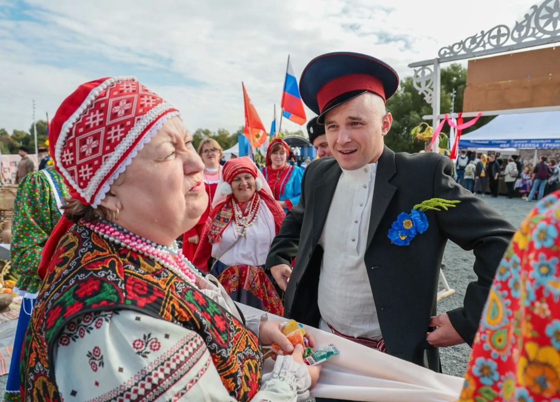 12 сентября на Международном фестивале «Казачья станица Москва» на территории Орловского куреня развернулась настоящая казачья свадьба 12 сентября на Международном фестивале «Казачья станица Москва» на территории Орловского куреня развернулась настоящая казачья свадьба