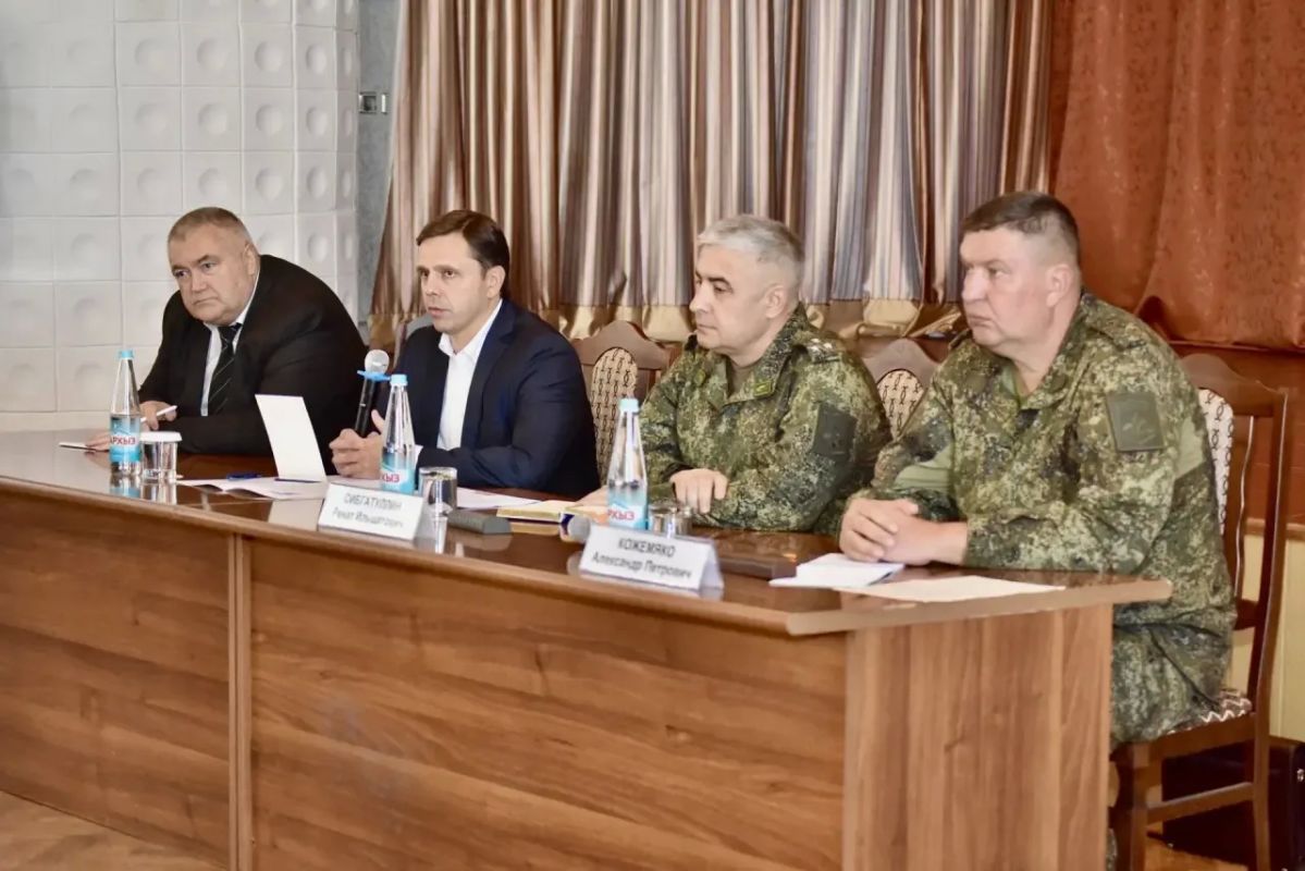 Губернатор Андрей Клычков встретился с личным составом орловского «БАРСа» Губернатор Андрей Клычков встретился с личным составом орловского «БАРСа»