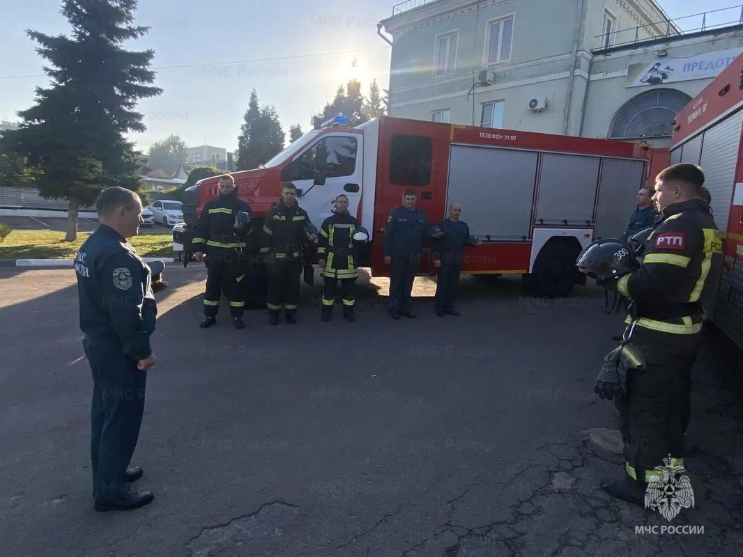 Орловские спасатели поклонились небесной покровительнице - образу Божией Матери «Неопалимая Купина» Орловские спасатели поклонились небесной покровительнице - образу Божией Матери «Неопалимая Купина»