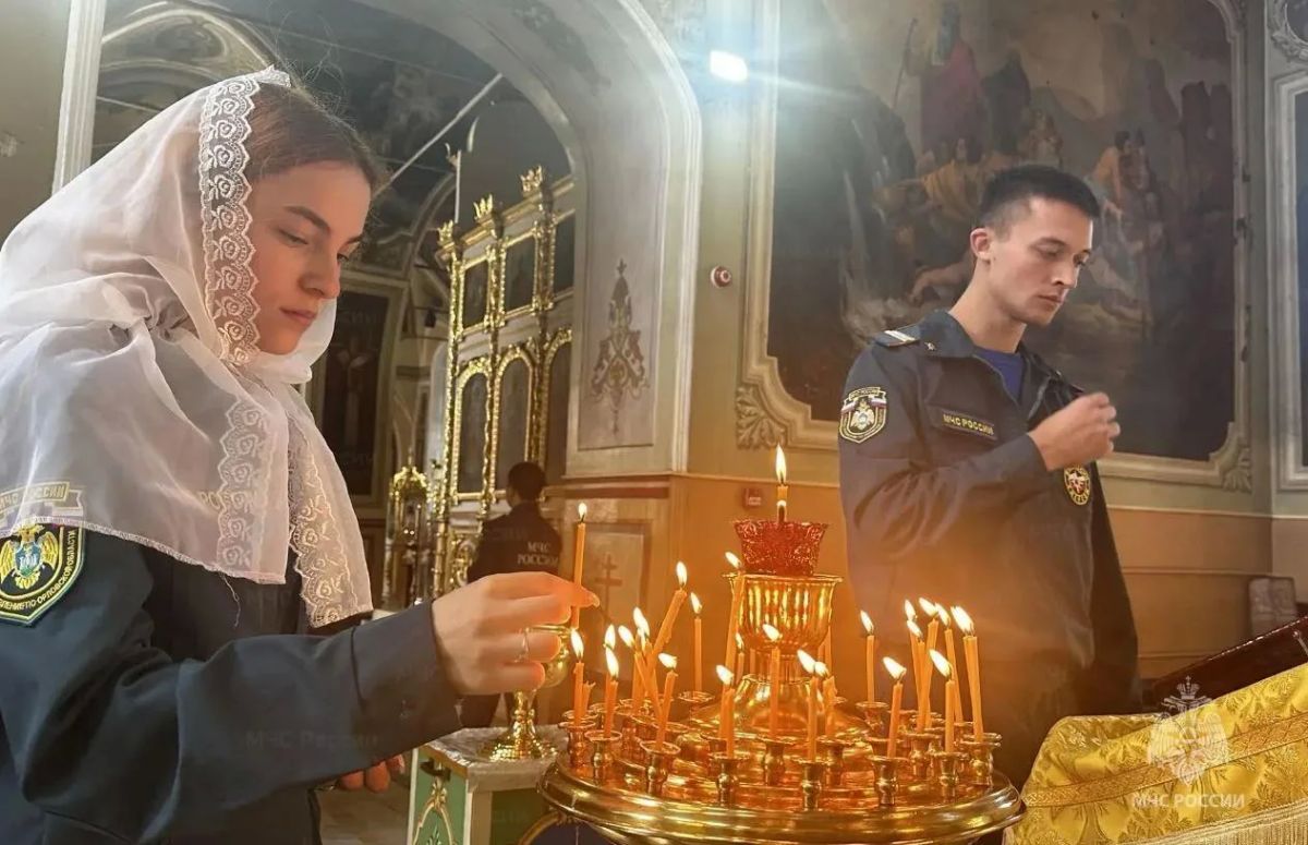Орловские спасатели поклонились небесной покровительнице - образу Божией Матери «Неопалимая Купина» Орловские спасатели поклонились небесной покровительнице - образу Божией Матери «Неопалимая Купина»