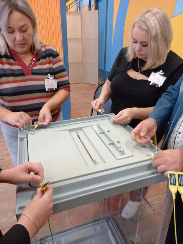 Сегодня, 18 сентября, в 8:00 часов, с исполнением государственного гимна Российской Федерации открылись все 662 избирательных участка в Орловской области Сегодня, 18 сентября, в 8:00 часов, с исполнением государственного гимна Российской Федерации открылись все 662 избирательных участка в Орловской области