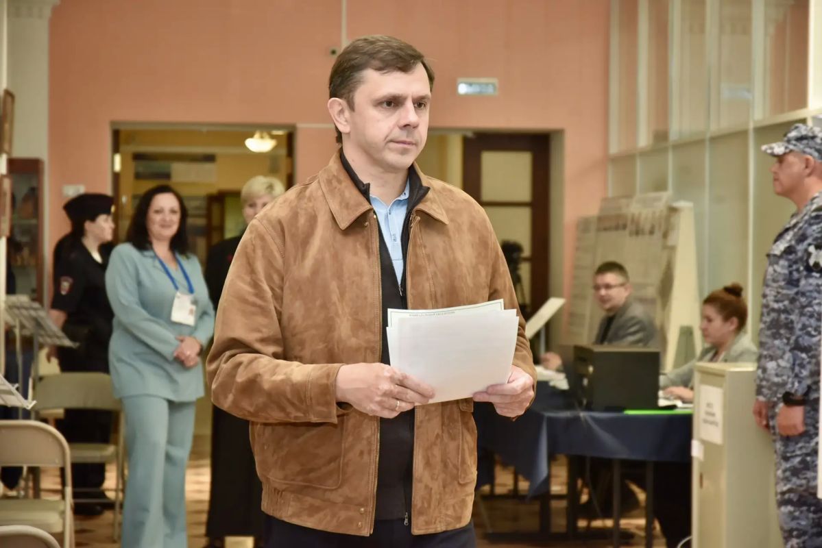 Губернатор Андрей Клычков проголосовал на выборах Губернатор Андрей Клычков проголосовал на выборах