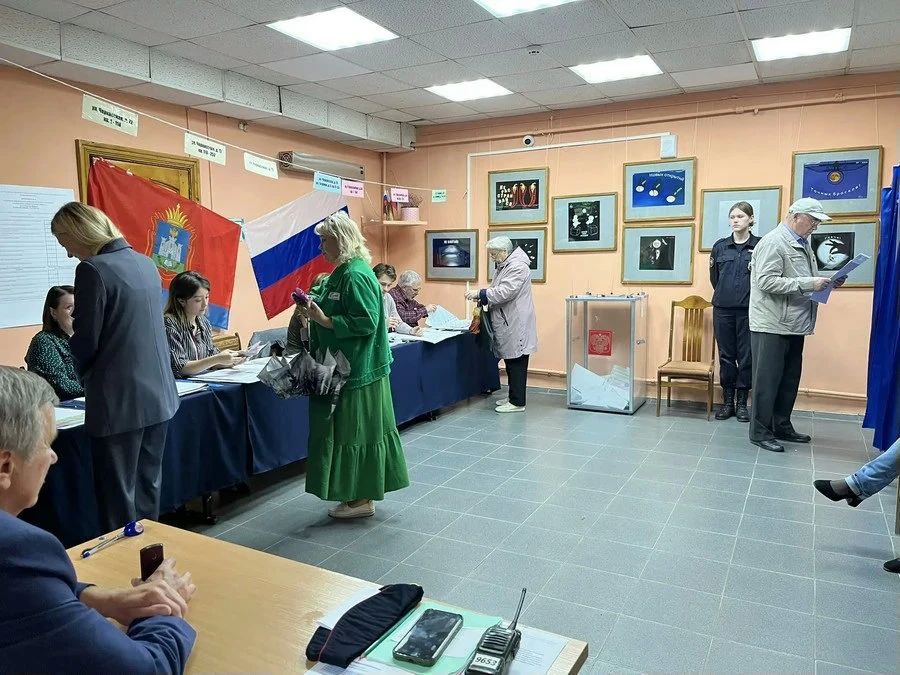 На избирательном участке № 97 города Орла с самого утра звучит музыка На избирательном участке № 97 города Орла с самого утра звучит музыка