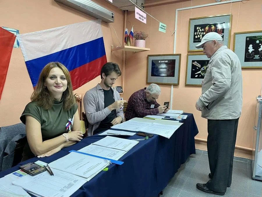 На избирательном участке № 97 города Орла с самого утра звучит музыка На избирательном участке № 97 города Орла с самого утра звучит музыка