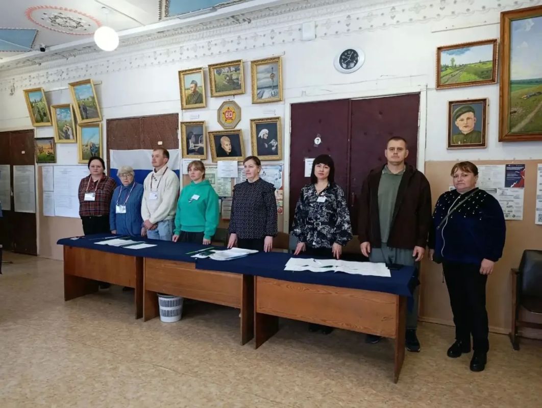 Начался третий, завершающий день голосования! На территории Орловской области открылись 662 постоянных избирательных участка и 10 временных на базе учреждений здравоохранения и СИЗО Начался третий, завершающий день голосования! На территории Орловской области открылись 662 постоянных избирательных участка и 10 временных на базе учреждений здравоохранения и СИЗО