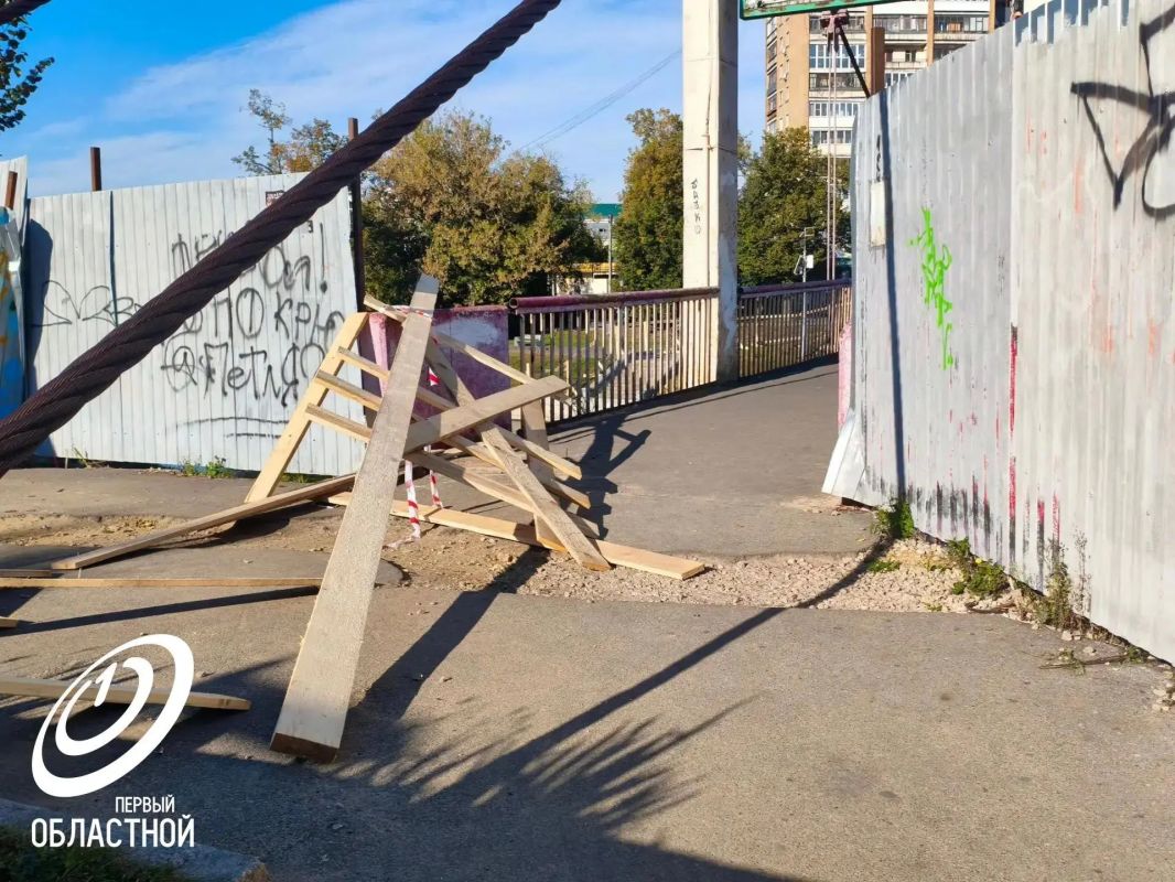 Фотофакт: ограждение на Юбилейном мосту в Орле сломали Фотофакт: ограждение на Юбилейном мосту в Орле сломали