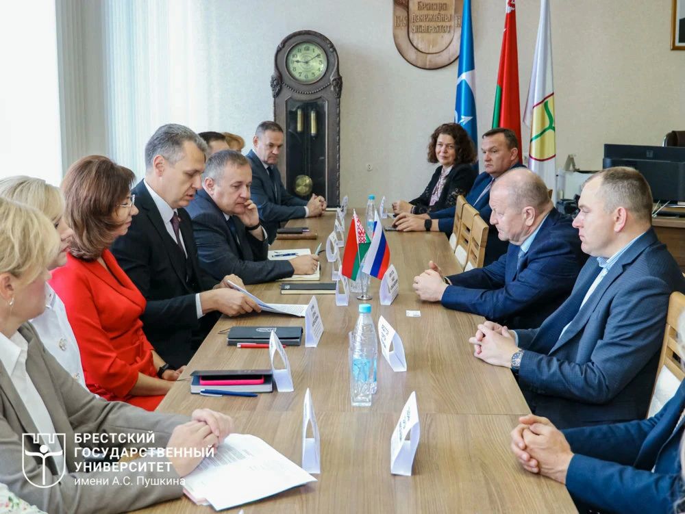 Представители орловского и брестского университетов подписали партнёрское соглашение Представители орловского и брестского университетов подписали партнёрское соглашение