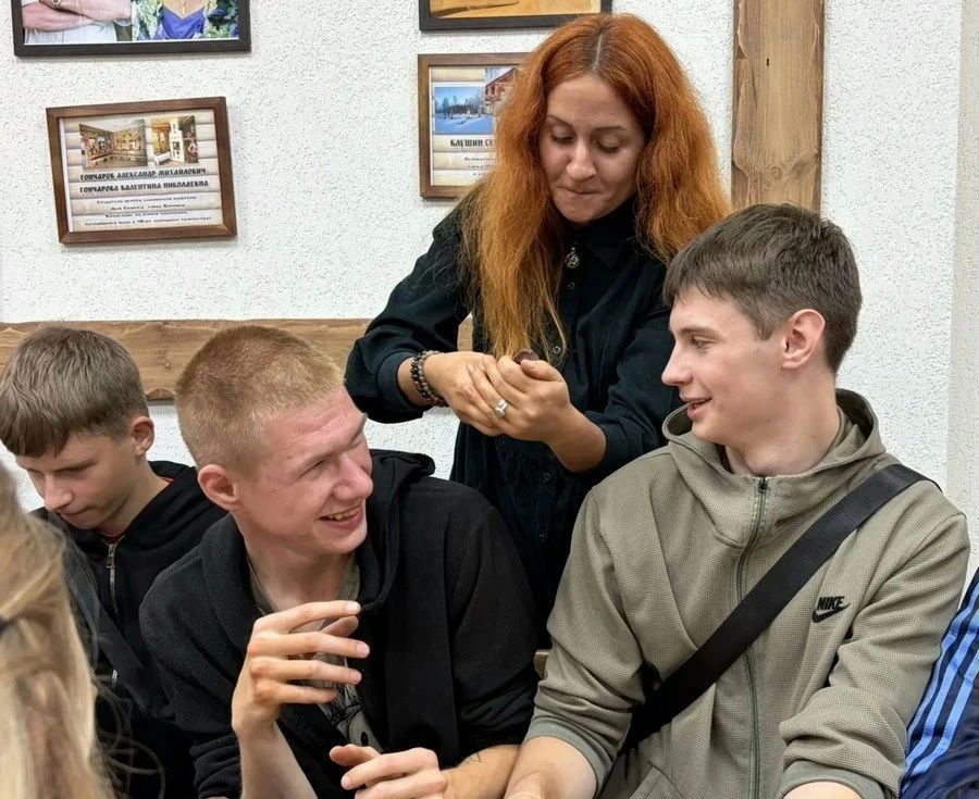 Ливенские студенты изготовили из шерсти мощный символ Орловщины — зубров Ливенские студенты изготовили из шерсти мощный символ Орловщины — зубров