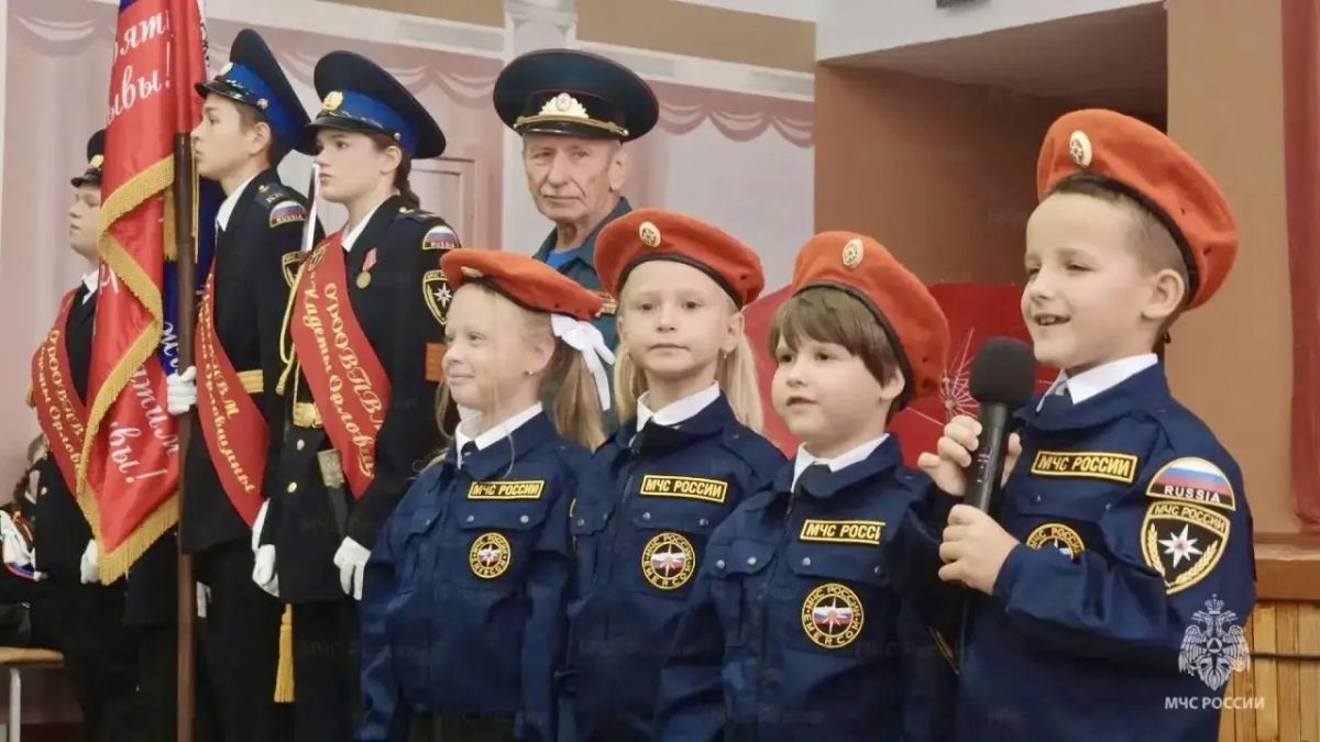 Орловских первоклассников посвятили в кадеты-спасатели Орловских первоклассников посвятили в кадеты-спасатели