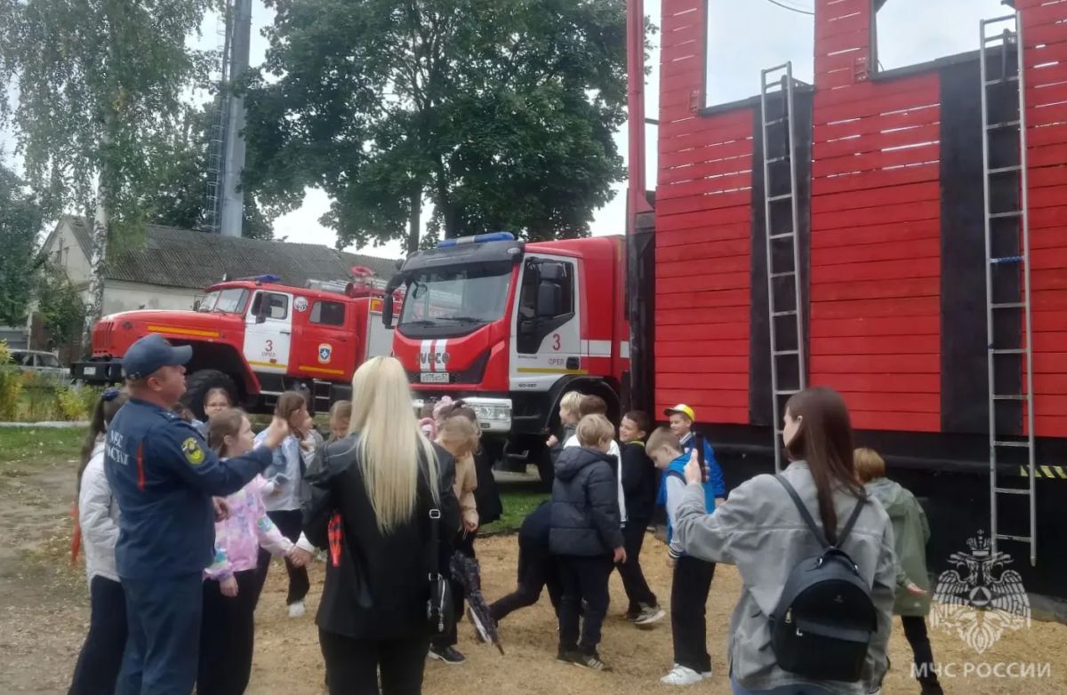 Школьники побывали в 3 пожарно-спасательной части на экскурсии Школьники побывали в 3 пожарно-спасательной части на экскурсии