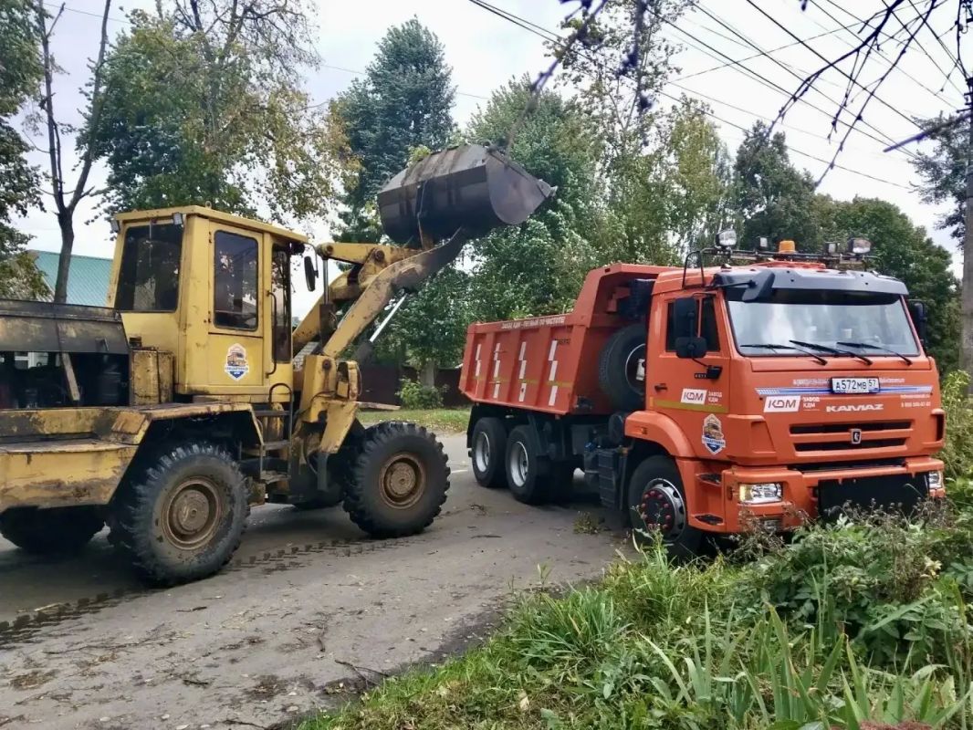 «Спецавтобаза» продолжает устранять последствия непогоды в Орле «Спецавтобаза» продолжает устранять последствия непогоды в Орле