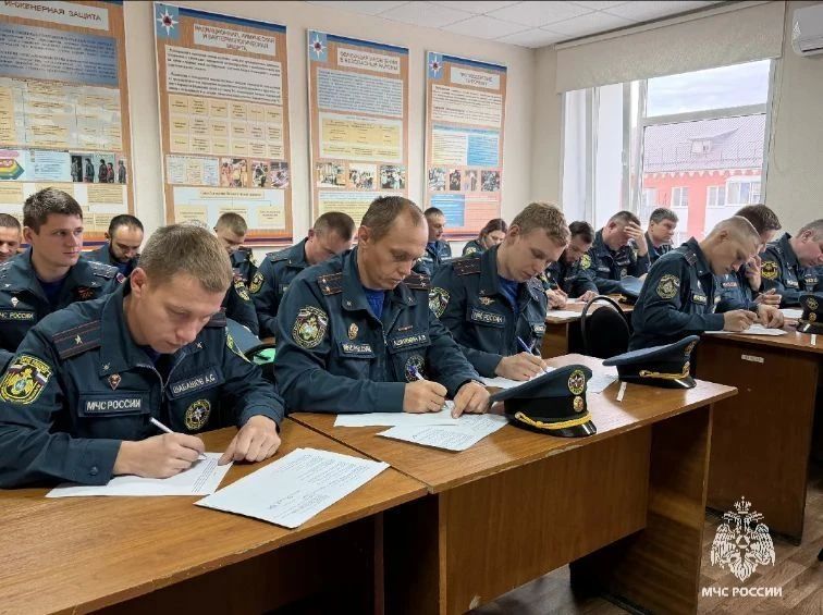 Сотрудники Орловского МЧС России прошли квалификационные испытания Сотрудники Орловского МЧС России прошли квалификационные испытания