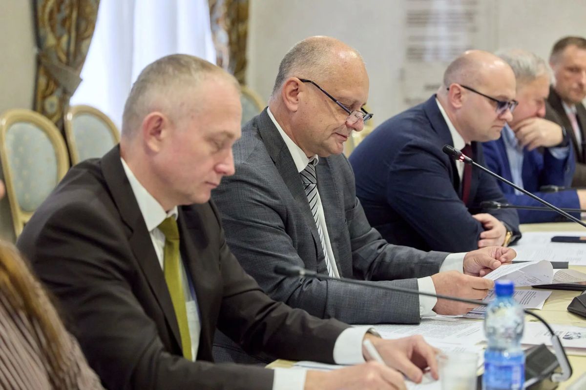 Председатель комиссии по общественному контролю, развитию НКО и СМИ, взаимодействию с ОНК Общественной палаты Орловской области, представитель ОПОО в Общественной палате Российской Федерации Сергей Александрович Мальфанов... Председатель комиссии по общественному контролю, развитию НКО и СМИ, взаимодействию с ОНК Общественной палаты Орловской области, представитель ОПОО в Общественной палате Российской Федерации Сергей Александрович Мальфанов...