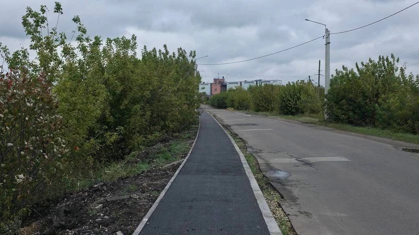В поселке Долгое завершают благоустройство улицы Гагарина