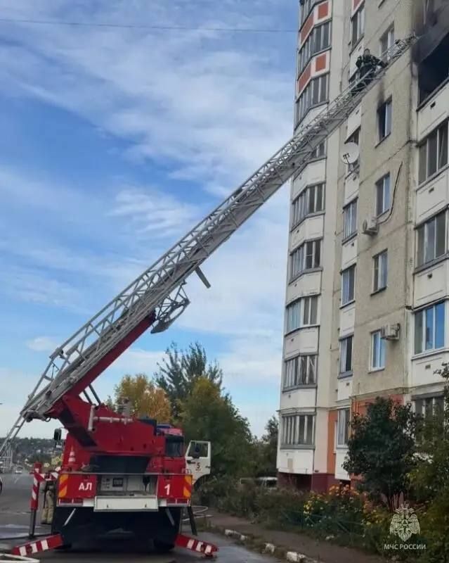 В Орле при пожаре в многоквартирном доме пострадала женщина, эвакуированы 30 человек В Орле при пожаре в многоквартирном доме пострадала женщина, эвакуированы 30 человек
