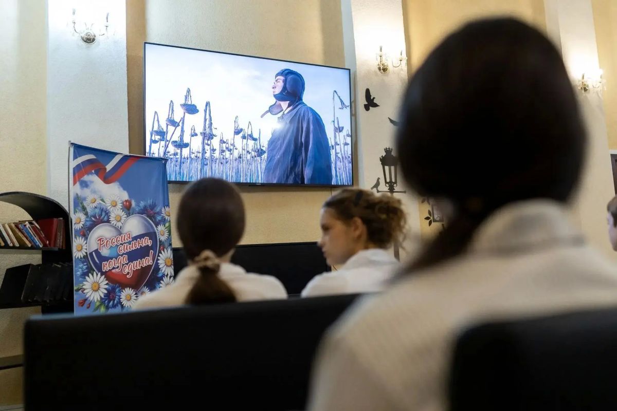 Орловский фильм «Канатников» посмотрели подростки в Сочи Орловский фильм «Канатников» посмотрели подростки в Сочи