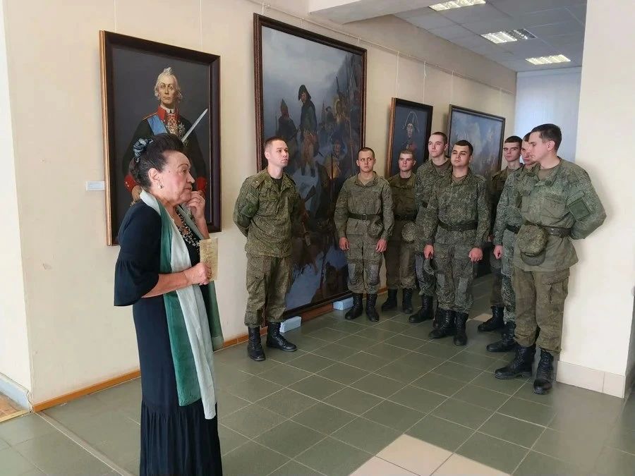 Солдаты-срочники посетили выставку военного художника в Орле Почти два десятка человек ознакомились с экспозицией художника Михаила Полетаева — члена Студии военных художников имени М. Б. Грекова Солдаты-срочники посетили выставку военного художника в Орле Почти два десятка человек ознакомились с экспозицией художника Михаила Полетаева — члена Студии военных художников имени М. Б. Грекова