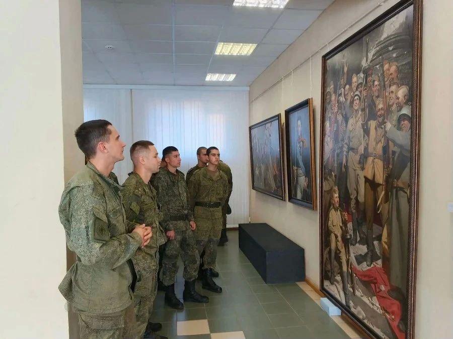 Солдаты-срочники посетили выставку военного художника в Орле Почти два десятка человек ознакомились с экспозицией художника Михаила Полетаева — члена Студии военных художников имени М. Б. Грекова Солдаты-срочники посетили выставку военного художника в Орле Почти два десятка человек ознакомились с экспозицией художника Михаила Полетаева — члена Студии военных художников имени М. Б. Грекова