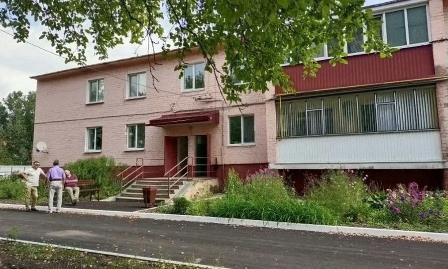 В Змиёвке завершили ремонт двора на ул. Жадова