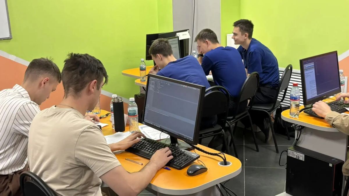 В Орле прошел Чемпионат Орловской области по алгоритмическому программированию В Орле прошел Чемпионат Орловской области по алгоритмическому программированию