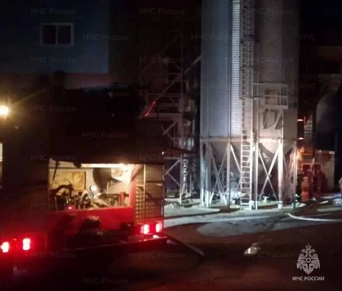 В минувшие сутки пожарные тушили постройки и зерносушилку, обошлось без пострадавших За прошедшие сутки орловские пожарно-спасательные подразделения выезжали 12 раз, из них 9 выездов на ликвидацию возгораний и 3 выезда на... В минувшие сутки пожарные тушили постройки и зерносушилку, обошлось без пострадавших За прошедшие сутки орловские пожарно-спасательные подразделения выезжали 12 раз, из них 9 выездов на ликвидацию возгораний и 3 выезда на...
