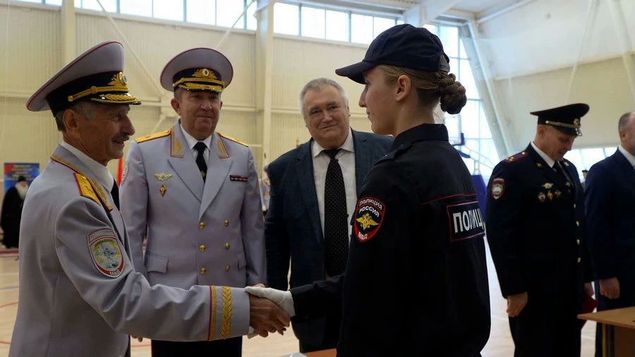 Первокурсники Орловского юридического института приняли присягу Первокурсники Орловского юридического института приняли присягу
