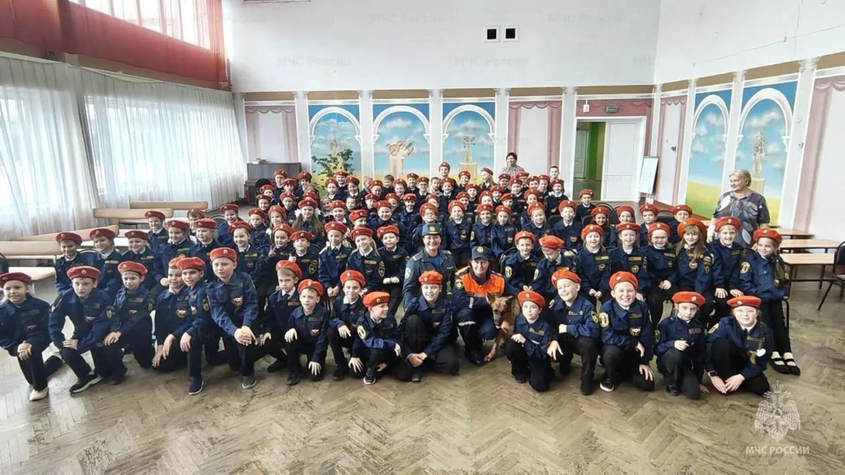Всероссийский урок: сотрудники МЧС России напомнили детям, как действовать при звуке сирен Всероссийский урок: сотрудники МЧС России напомнили детям, как действовать при звуке сирен