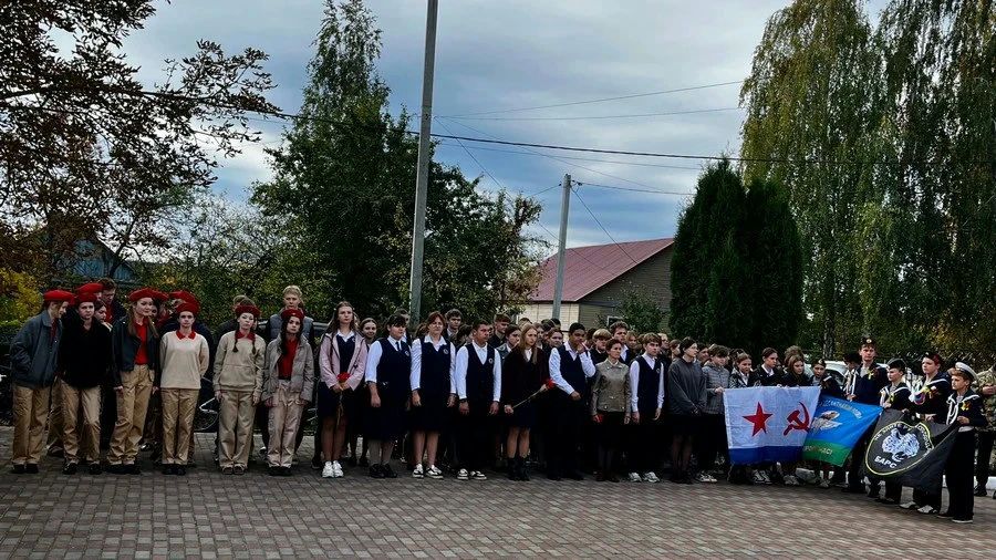 Змиевские школьники почтили память погибшего на СВО молодого земляка Змиевские школьники почтили память погибшего на СВО молодого земляка