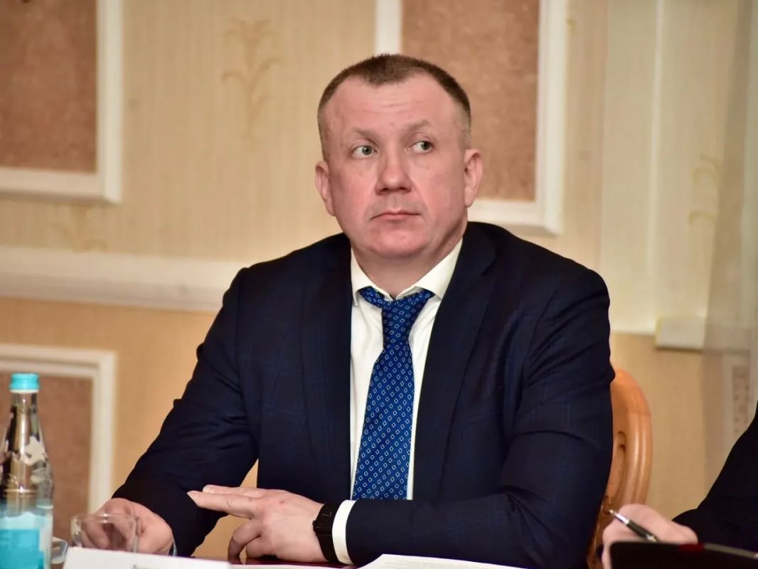 Денис Леонов покинул пост члена правительства Орловской области — руководителя департамента промышленности и торговли региона