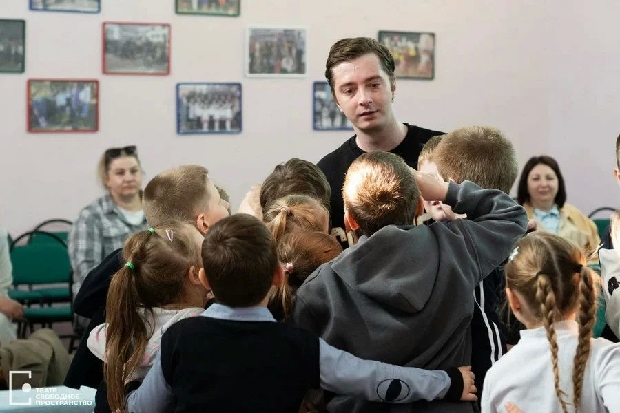 Ученики Кромской НОШ узнали секреты актерского мастерства Ученики Кромской НОШ узнали секреты актерского мастерства