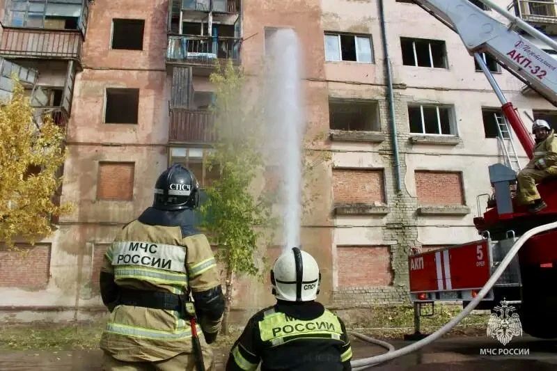 В Орле отработали действия экстренных служб при крупной чрезвычайной ситуации В Орле отработали действия экстренных служб при крупной чрезвычайной ситуации