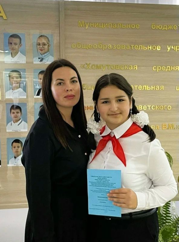 В Хомутовской школе появилась обновленная Доска почета В Хомутовской школе появилась обновленная Доска почета