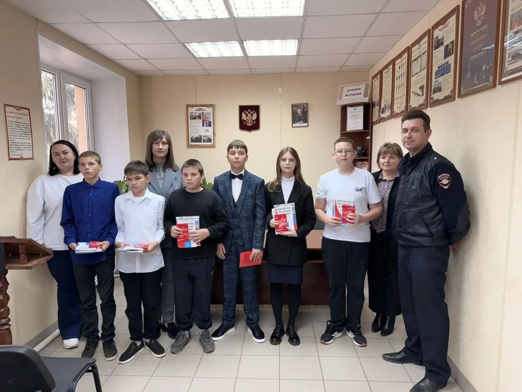 #ПРО_ТИК. . В Покровском районе в рамках Всероссийской акции «Мы — граждане России!» прошла торжественная церемония вручения паспортов #ПРО_ТИК. . В Покровском районе в рамках Всероссийской акции «Мы — граждане России!» прошла торжественная церемония вручения паспортов