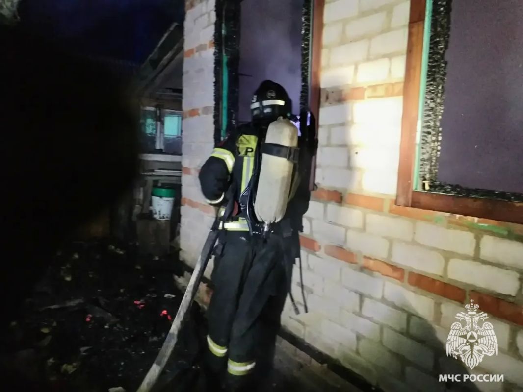28 выездов за минувшую пятницу: тушили строящийся дом и дачу 28 выездов за минувшую пятницу: тушили строящийся дом и дачу