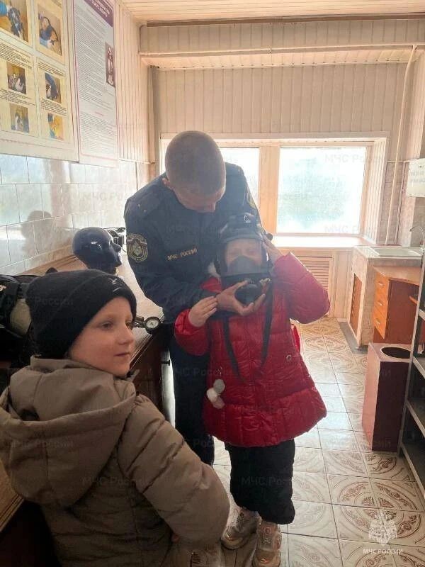 Двери пожарно-спасательных частей Орловщины открыты для любознательных гостей Двери пожарно-спасательных частей Орловщины открыты для любознательных гостей
