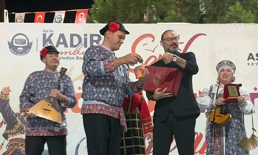 Орловский ансамбль «Славица» взял Гран-при фольклорного фестиваля в Турции Орловский ансамбль «Славица» взял Гран-при фольклорного фестиваля в Турции