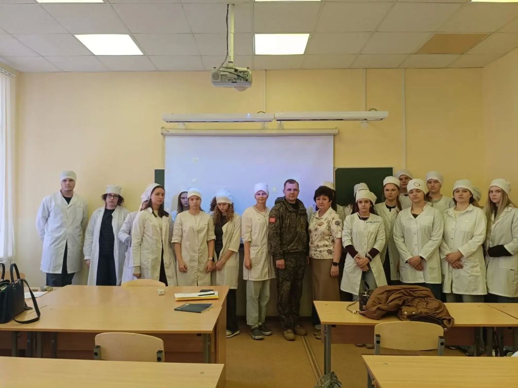В Орловском базовом медицинском колледже состоялась встреча с членом Общественной палаты Орловской области, руководителем Межрегионального поискового объединения «Костёр» Николаем Сергеевичем Красиковым В Орловском базовом медицинском колледже состоялась встреча с членом Общественной палаты Орловской области, руководителем Межрегионального поискового объединения «Костёр» Николаем Сергеевичем Красиковым