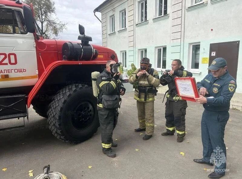 Залегощенские пожарные тренировались тушить возгорание на объекте образования Залегощенские пожарные тренировались тушить возгорание на объекте образования