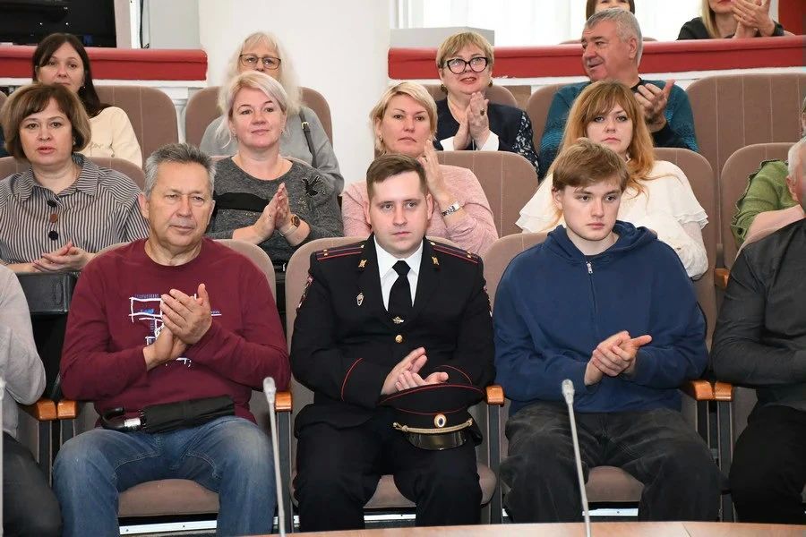 Знаете ли вы, что в нашем регионе с 2018 года отремонтировано 1700 километров дорог и это равно расстоянию от Орла до Берлина? Знаете ли вы, что в нашем регионе с 2018 года отремонтировано 1700 километров дорог и это равно расстоянию от Орла до Берлина?