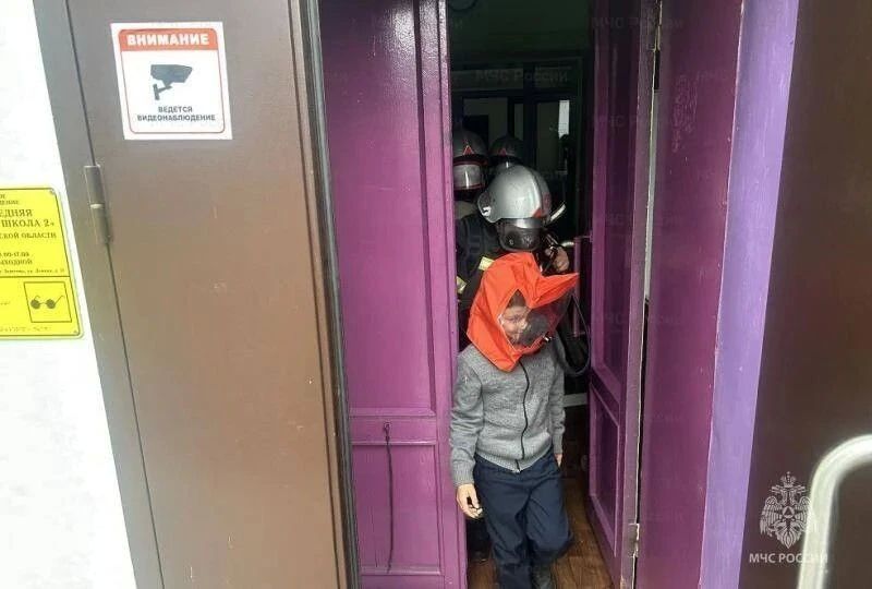 Залегощенские пожарные тренировались тушить возгорание на объекте образования Залегощенские пожарные тренировались тушить возгорание на объекте образования