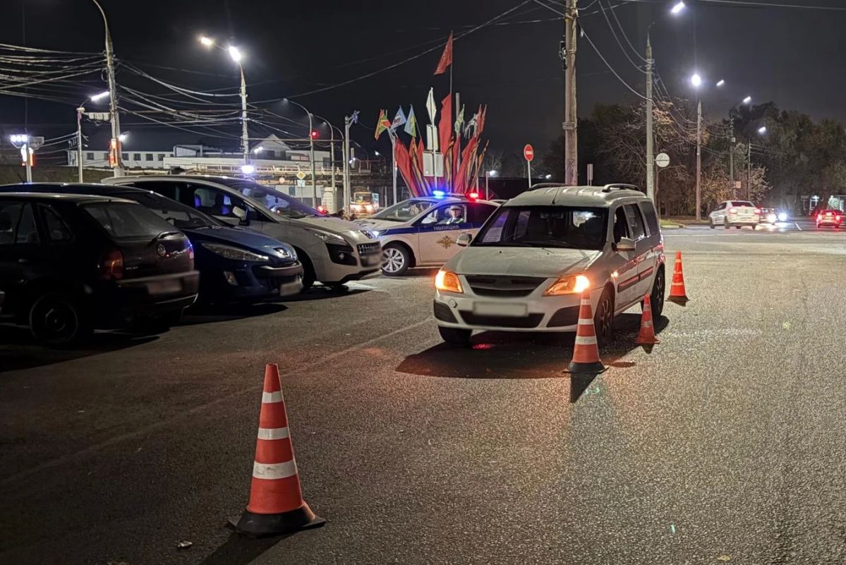 В Орле вчера произошло 3 наезда на пешеходов, в том числе — на тротуаре и «зебре» В Орле вчера произошло 3 наезда на пешеходов, в том числе — на тротуаре и «зебре»