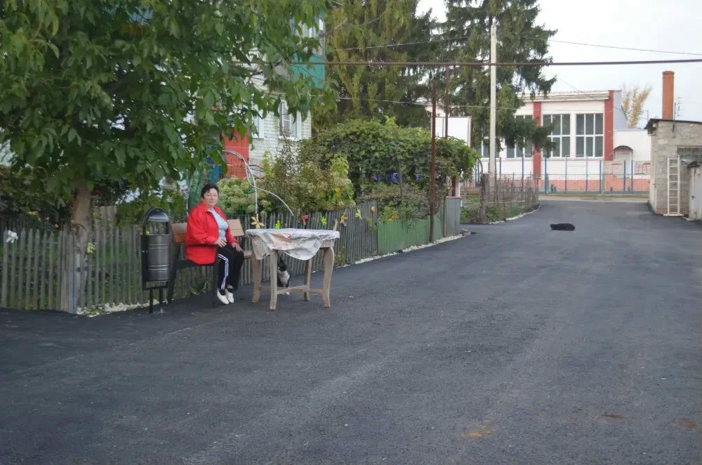 В Колпне отремонтировали четыре дворовые территории В Колпне отремонтировали четыре дворовые территории
