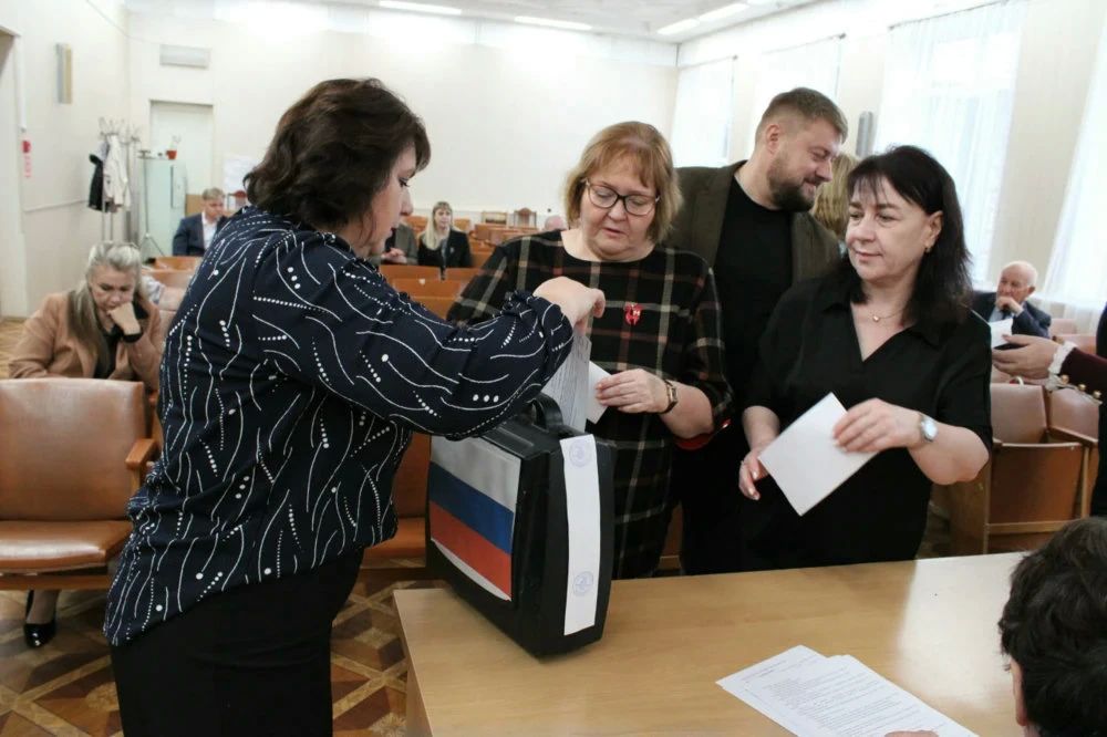Председателем Верховского райсовета избран Арбий Моткуев Председателем Верховского райсовета избран Арбий Моткуев