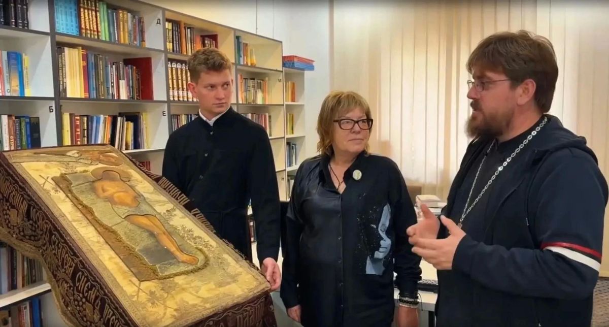 На Орловщину из Донецка передали старинную святыню