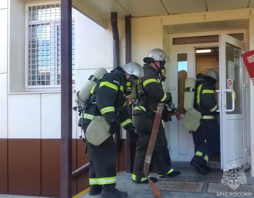 Условный пожар в поликлинике ликвидировали должанские огнеборцы Условный пожар в поликлинике ликвидировали должанские огнеборцы