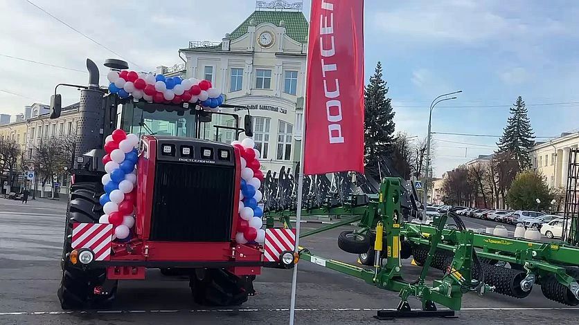 На площади Ленина уже работает выставка сельскохозяйственной техники На площади Ленина уже работает выставка сельскохозяйственной техники