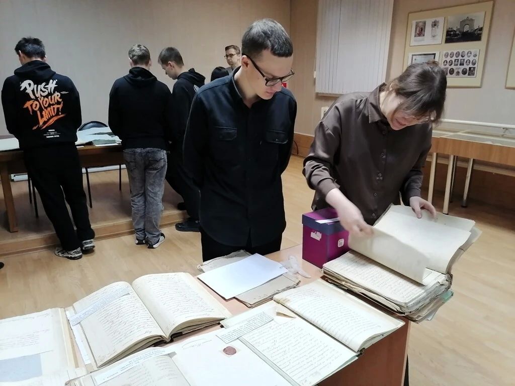 15 октября для студентов 1 курса кафедры теологии, религиоведения и культурных аспектов национальной безопасности Юридического института ОГУ имени И. С. Тургенева проведена экскурсия о составе и содержании документов... 15 октября для студентов 1 курса кафедры теологии, религиоведения и культурных аспектов национальной безопасности Юридического института ОГУ имени И. С. Тургенева проведена экскурсия о составе и содержании документов...