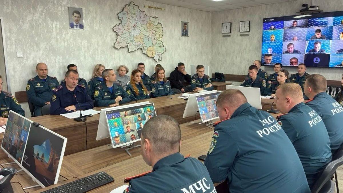 Представитель регионального следственного управления СК России провёл тематическое занятие в Главном управлении МЧС России по Орловской области